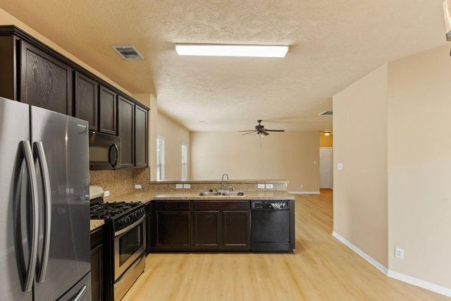 7014 Hazelnut Lane, Baytown, TX 77521