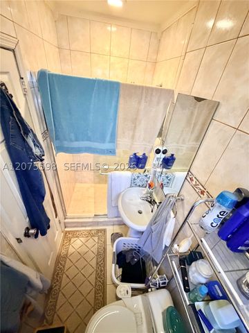 951 NE 115th St, Biscayne Park, FL 33161