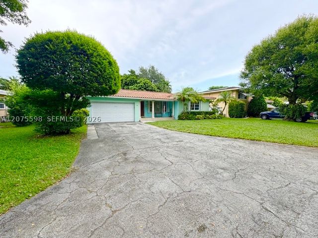 951 NE 115th St, Biscayne Park, FL 33161