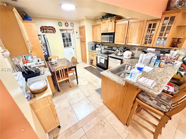 951 NE 115th St, Biscayne Park, FL 33161