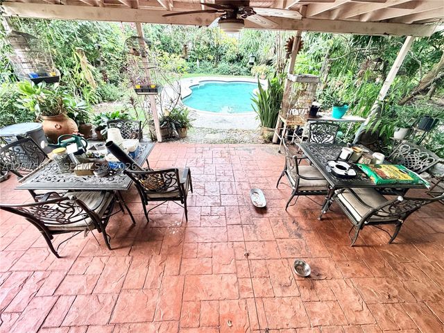 951 NE 115th St, Biscayne Park, FL 33161