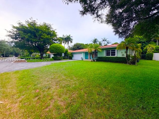 951 NE 115th St, Biscayne Park, FL 33161