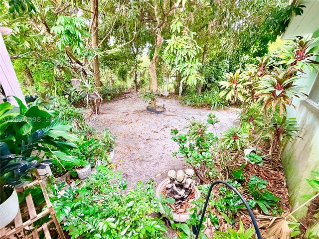 951 NE 115th St, Biscayne Park, FL 33161