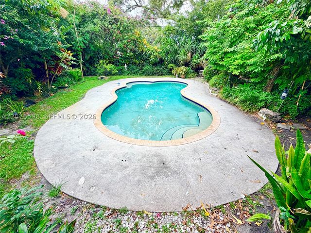 951 NE 115th St, Biscayne Park, FL 33161