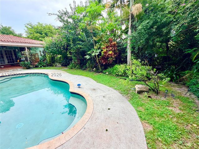 951 NE 115th St, Biscayne Park, FL 33161