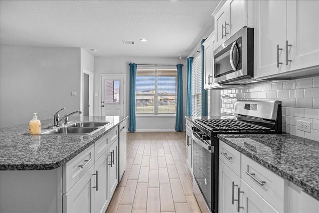 9557 Alderleaf Trail, Fort Worth, TX 76036