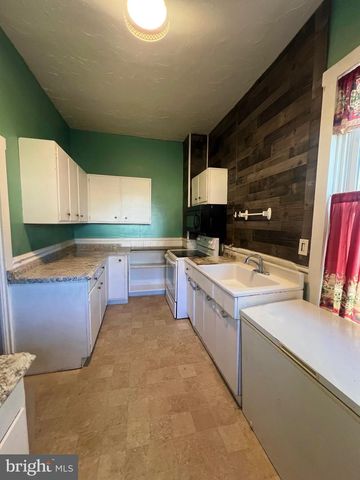 1241 E GRAND AVE, Tower City, PA 17980