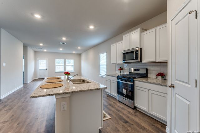 5015 Gully Way, San Antonio, TX 78266