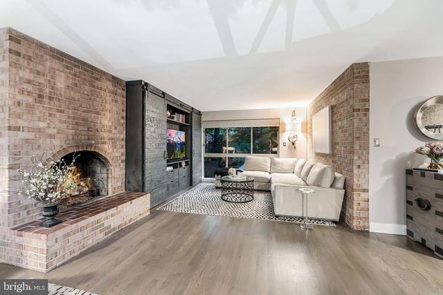11211 WEDGE DR, Reston, VA 20190