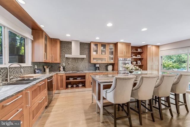 11211 WEDGE DR, Reston, VA 20190