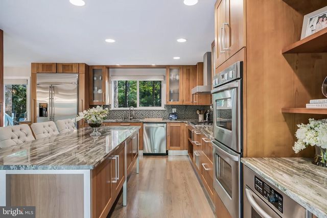 11211 WEDGE DR, Reston, VA 20190