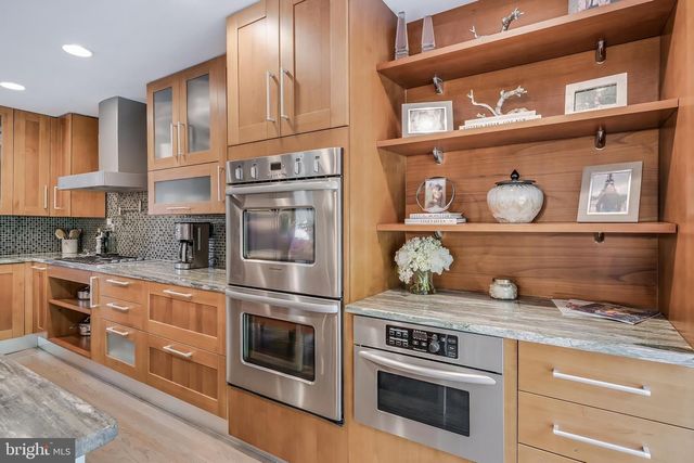 11211 WEDGE DR, Reston, VA 20190