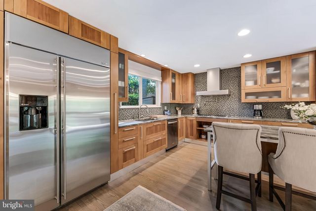 11211 WEDGE DR, Reston, VA 20190