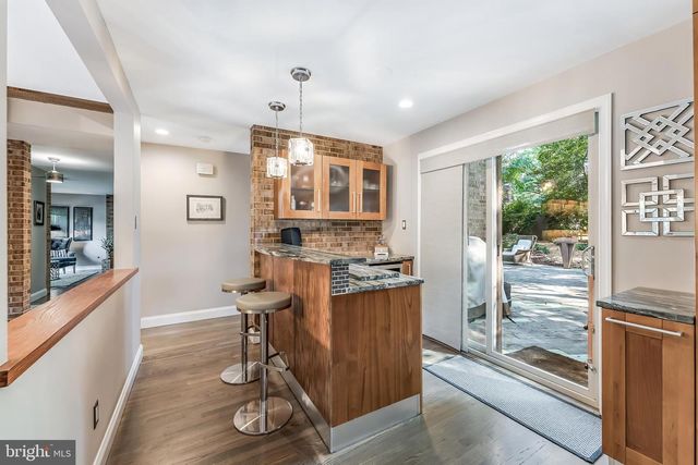 11211 WEDGE DR, Reston, VA 20190