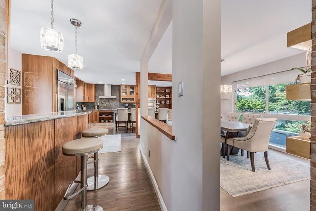 11211 WEDGE DR, Reston, VA 20190