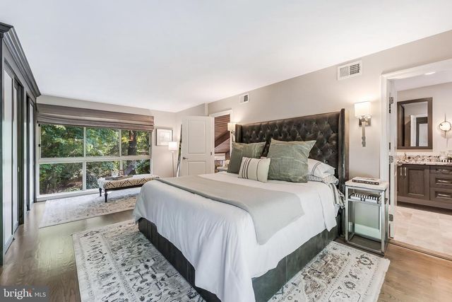 11211 WEDGE DR, Reston, VA 20190