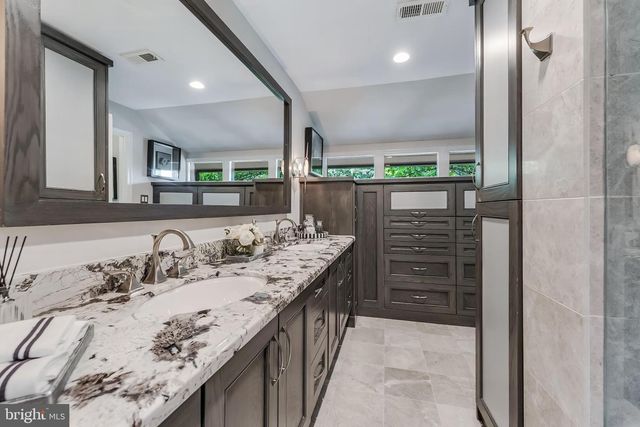 11211 WEDGE DR, Reston, VA 20190