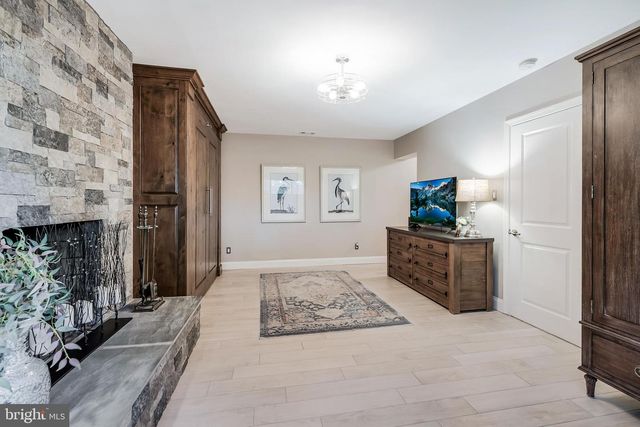 11211 WEDGE DR, Reston, VA 20190