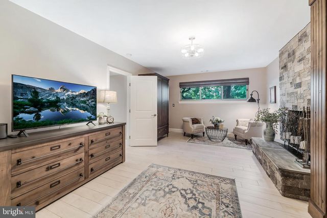 11211 WEDGE DR, Reston, VA 20190