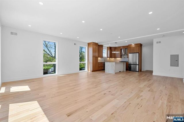 853 Pleasantview Terrace, Ridgefield, NJ 07657
