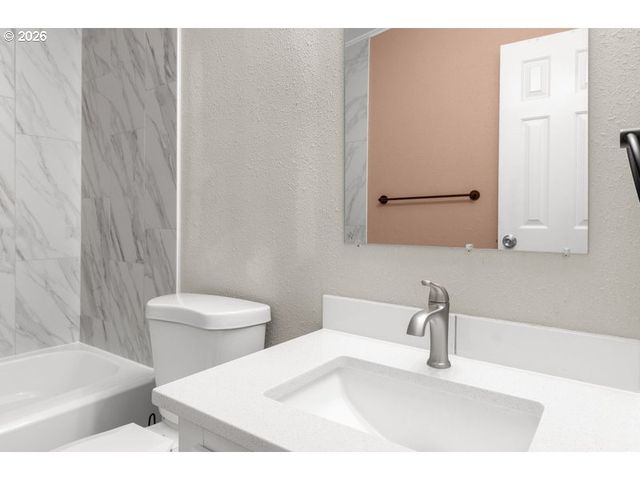 16000 Se POWELL Blvd 48, Portland, OR 97236