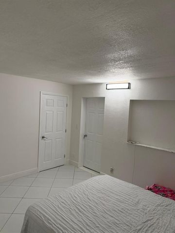 10241 Sleepy Brook Way, Boca Raton, FL 33428