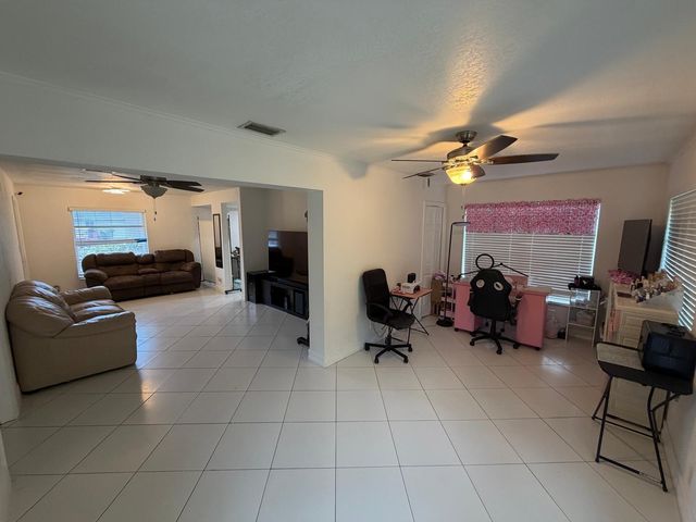 10241 Sleepy Brook Way, Boca Raton, FL 33428
