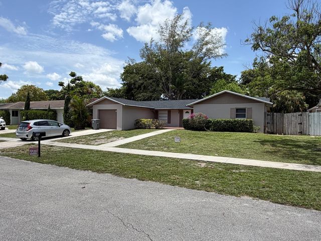 10241 Sleepy Brook Way, Boca Raton, FL 33428