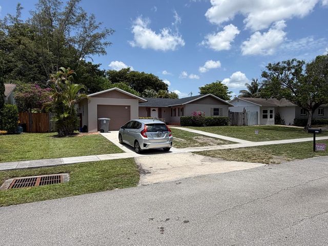 10241 Sleepy Brook Way, Boca Raton, FL 33428