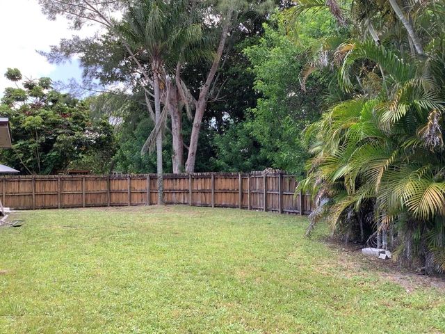 10241 Sleepy Brook Way, Boca Raton, FL 33428
