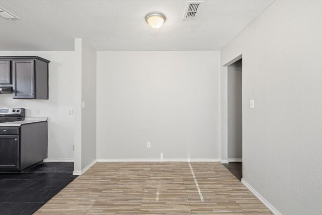 2900 NW 29 th Street, Fort Worth, TX 76106