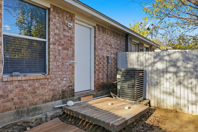 2900 NW 29 th Street, Fort Worth, TX 76106