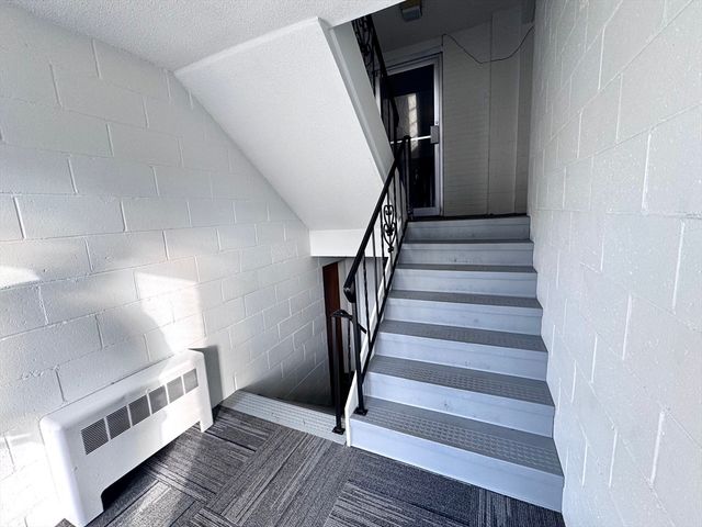 132 North St 10, Newton, MA 02460