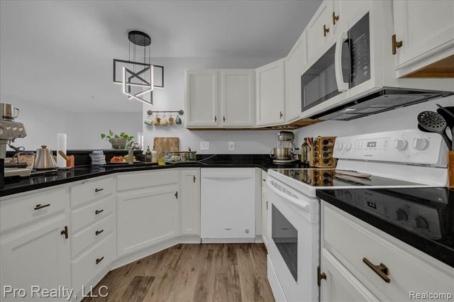 2778 Barclay Way, Ann Arbor, MI 48105