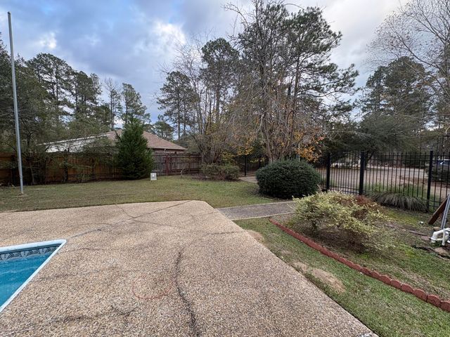 84 Fair Lake Dr., Hattiesburg, MS 39402