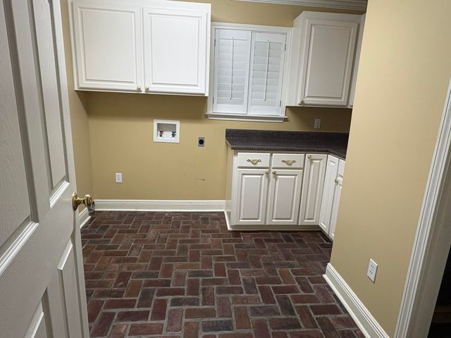 84 Fair Lake Dr., Hattiesburg, MS 39402