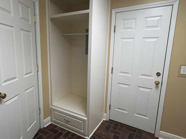 84 Fair Lake Dr., Hattiesburg, MS 39402