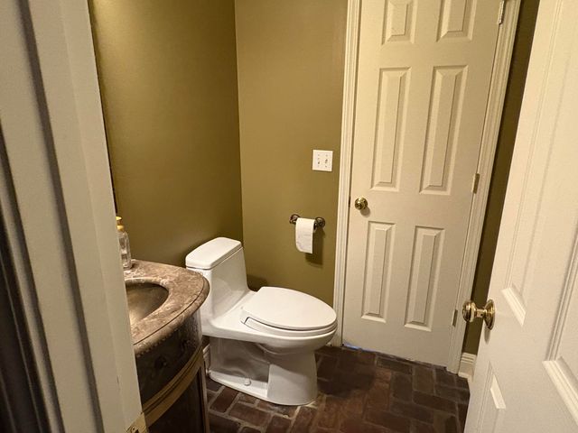 84 Fair Lake Dr., Hattiesburg, MS 39402