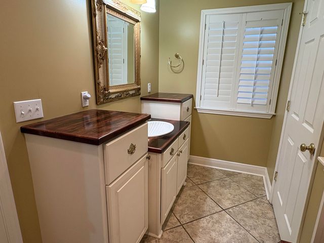 84 Fair Lake Dr., Hattiesburg, MS 39402