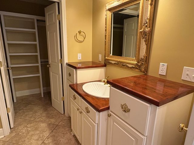 84 Fair Lake Dr., Hattiesburg, MS 39402