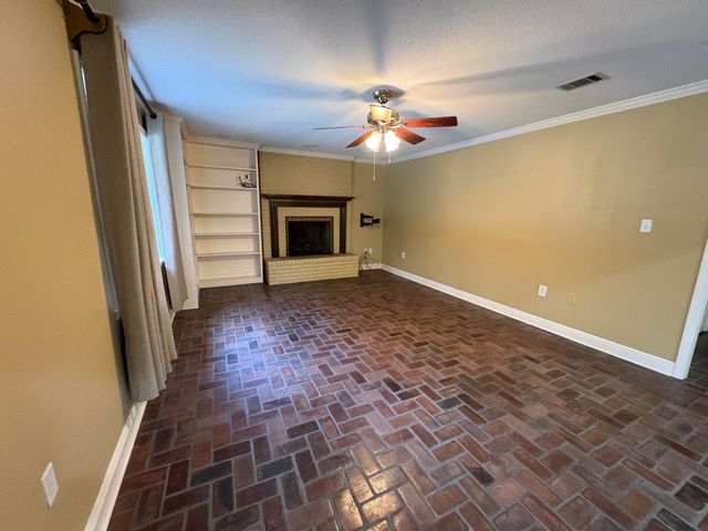 84 Fair Lake Dr., Hattiesburg, MS 39402