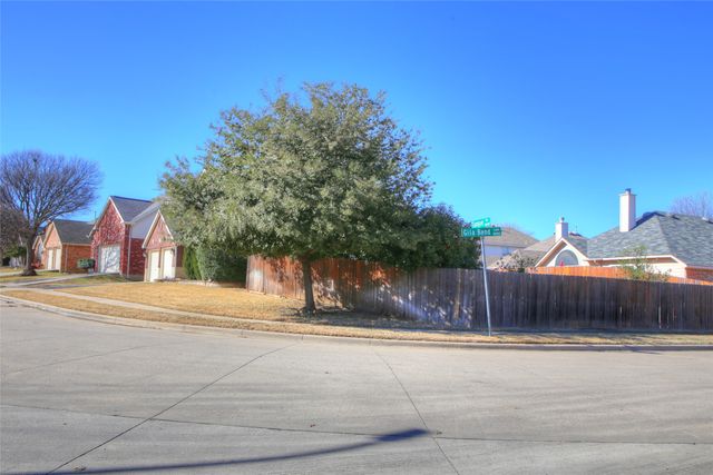 4633 Tanque Drive, Fort Worth, TX 76137