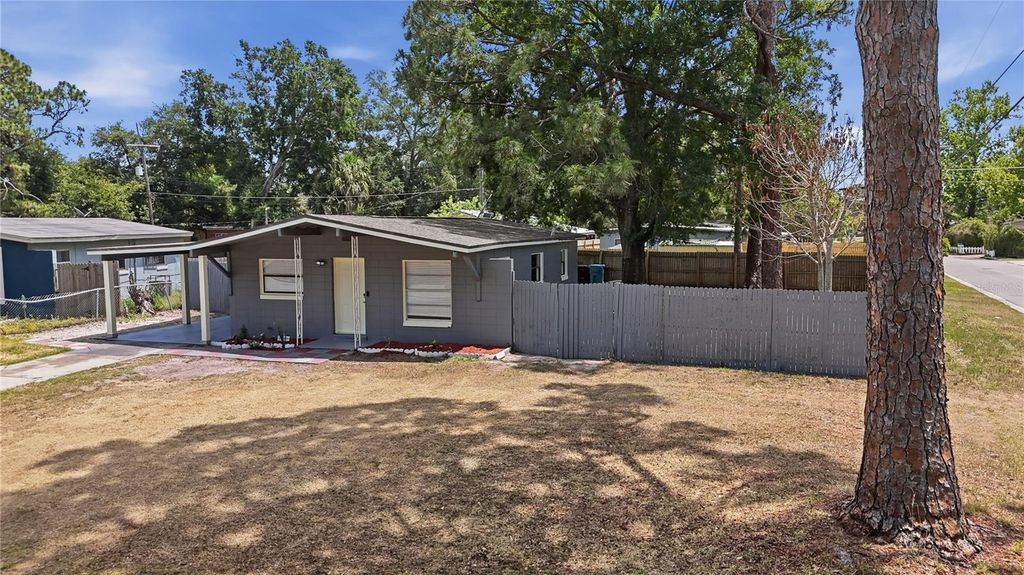 Image 2 of property listing at 1401 RADLEIGH PLACE, Orlando, FL 32808