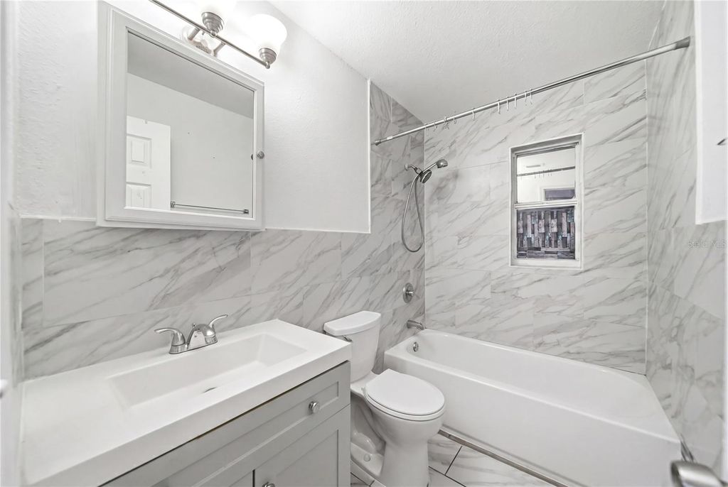Image 12 of property listing at 1401 RADLEIGH PLACE, Orlando, FL 32808