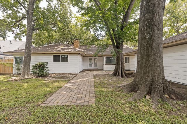 10903 Holly Springs Drive, Houston, TX 77042
