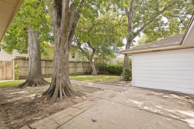 10903 Holly Springs Drive, Houston, TX 77042