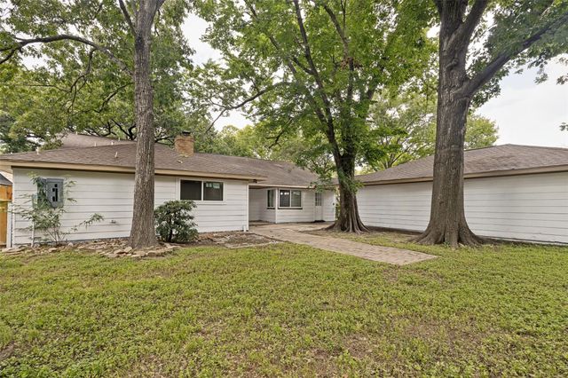 10903 Holly Springs Drive, Houston, TX 77042