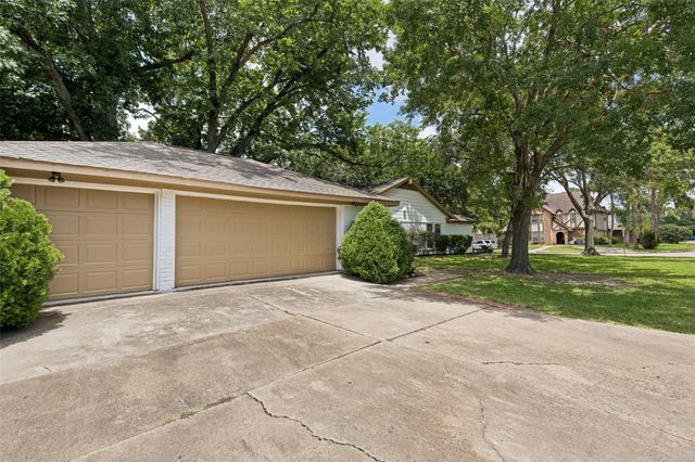 10903 Holly Springs Drive, Houston, TX 77042