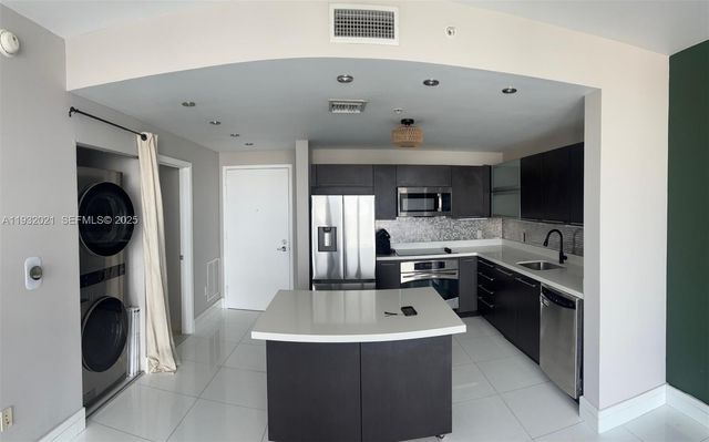 90 SW 3rd St 2207, Miami, FL 33130