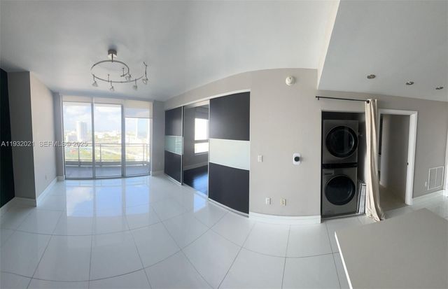 90 SW 3rd St 2207, Miami, FL 33130